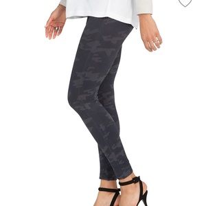 Spanx Look at Me Now Seamless Black Camo - Small